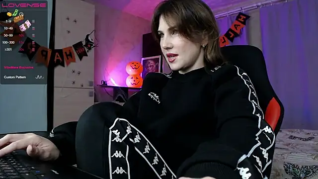 Snapshot of Daniela_Cooperr chatting on 11.05.25 Daniela Cooperr online show from 11.05.25