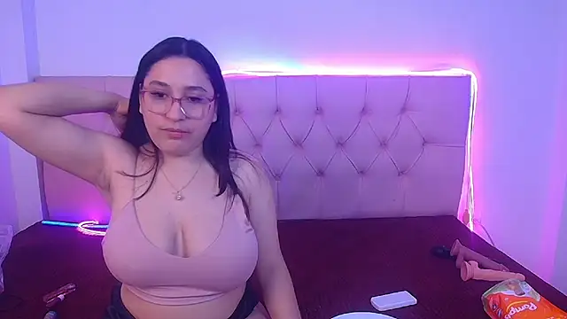 Little Cuttie  online show from 01.04.25