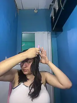 Little Cuttie  online show from 02.06.25