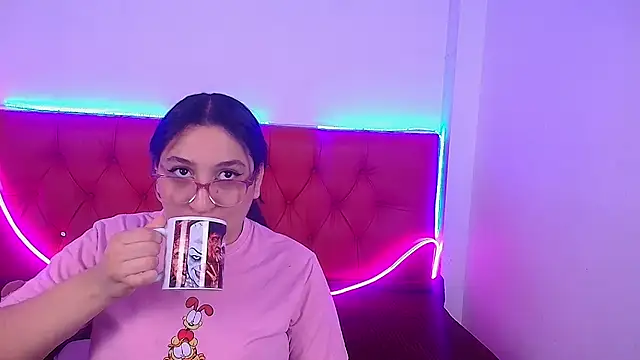 Little Cuttie  online show from 02.19.25