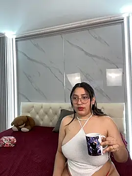 Little Cuttie  online show from 10.14.25