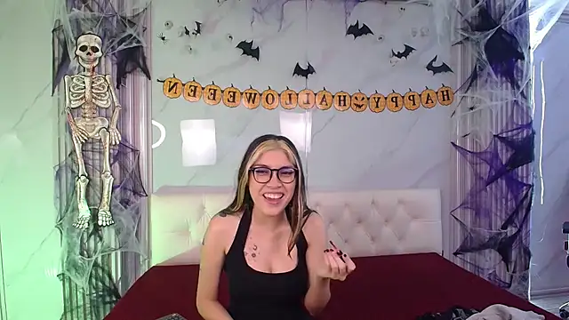 Little Cuttie  online show from 10.23.25