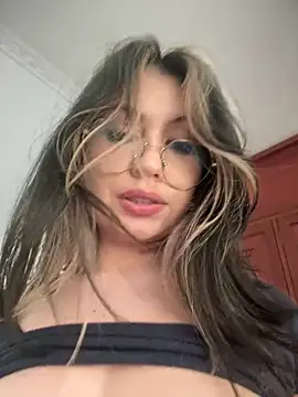 Snapshot of marie2_ chatting on 12.22.24 marie2 online show from 12.22.24