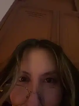 Snapshot of marie2_ chatting on 03.18.25 marie2 online show from 03.18.25