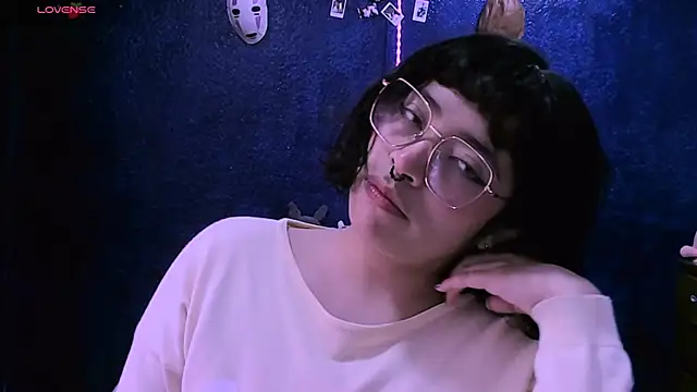 Snapshot of NinaYellow chatting on 12.19.24 NinaYellow online show from 12.19.24