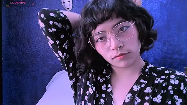 Snapshot of NinaYellow chatting on 01.17.25 NinaYellow online show from 01.17.25