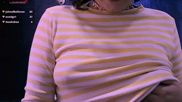 Snapshot of NinaYellow chatting on 02.12.25 NinaYellow online show from 02.12.25
