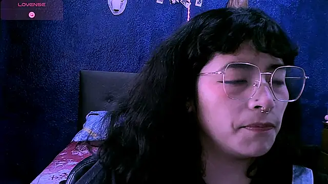Snapshot of NinaYellow chatting on 09.12.25 NinaYellow online show from 09.12.25
