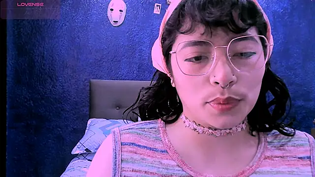 Snapshot of NinaYellow chatting on 09.23.25 NinaYellow online show from 09.23.25