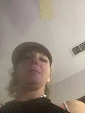 Snapshot of Everlyrose27 chatting on 12.21.24 Everlyrose27 online show from 12.21.24