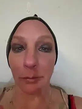 Snapshot of Everlyrose27 chatting on 02.24.25 Everlyrose27 online show from 02.24.25