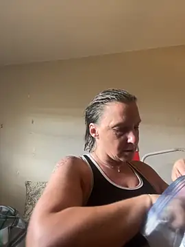 Snapshot of Everlyrose27 chatting on 09.18.25 Everlyrose27 online show from 09.18.25