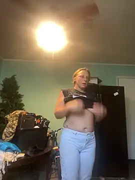 Snapshot of Everlyrose27 chatting on 09.19.25 Everlyrose27 online show from 09.19.25