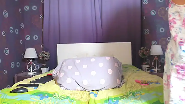 Snapshot of SquirtyAlice chatting on 03.15.25 SquirtyAlice online show from 03.15.25