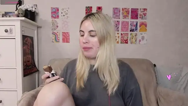 Snapshot of pawpaws chatting on 01.03.25 pawpaws online show from 01.03.25