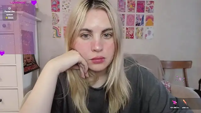 Snapshot of pawpaws chatting on 01.05.25 pawpaws online show from 01.05.25