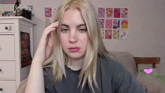 Snapshot of pawpaws chatting on 01.10.25 pawpaws online show from 01.10.25