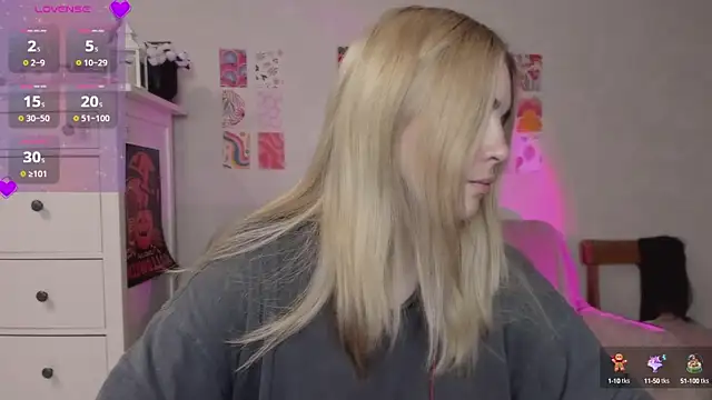 Snapshot of pawpaws chatting on 02.09.25 pawpaws online show from 02.09.25