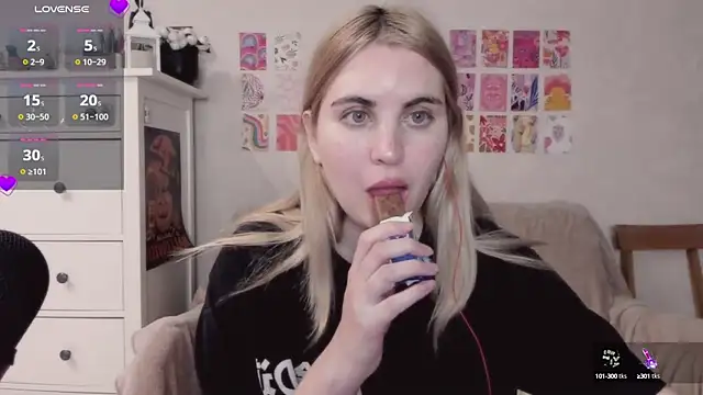 Snapshot of pawpaws chatting on 03.09.25 pawpaws online show from 03.09.25