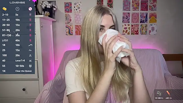 Snapshot of pawpaws chatting on 10.09.25 pawpaws online show from 10.09.25