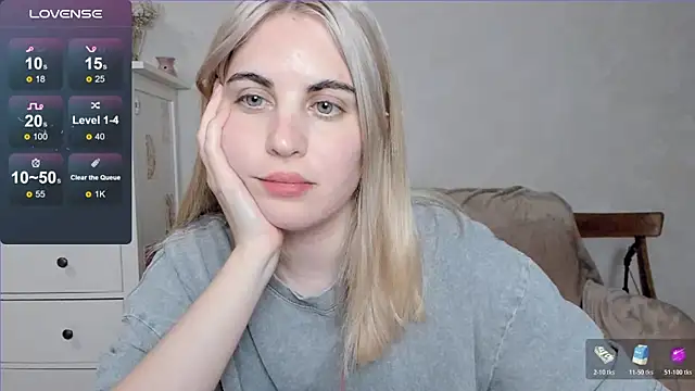 Snapshot of pawpaws chatting on 11.02.25 pawpaws online show from 11.02.25