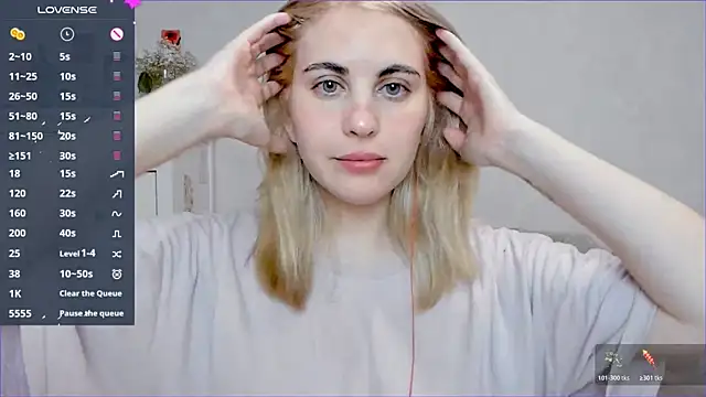 Snapshot of pawpaws chatting on 11.11.25 pawpaws online show from 11.11.25