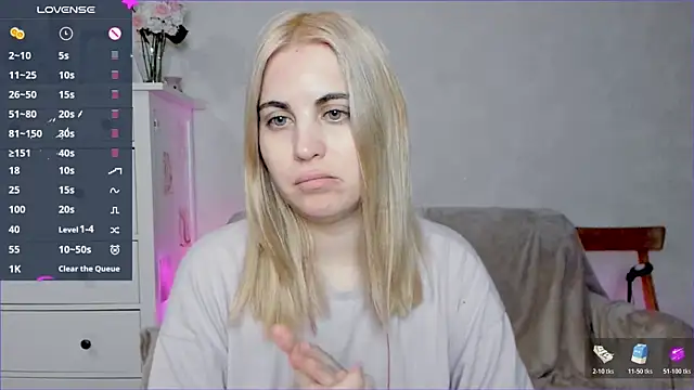 Snapshot of pawpaws chatting on 11.12.25 pawpaws online show from 11.12.25