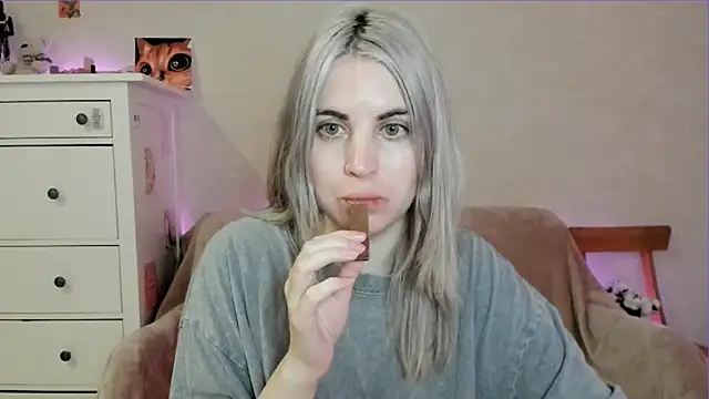Snapshot of pawpaws chatting on 04.19.26 pawpaws online show from 04.19.26