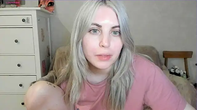 Snapshot of pawpaws chatting on 04.25.26 pawpaws online show from 04.25.26