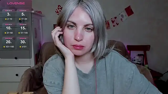 Snapshot of pawpaws chatting on 06.15.26 pawpaws online show from 06.15.26