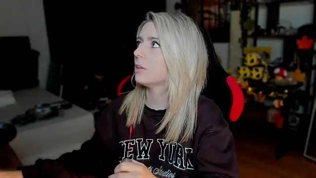 Lisaonthemoon online show from 09.23.25