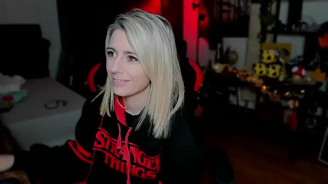 Lisaonthemoon online show from 09.25.25