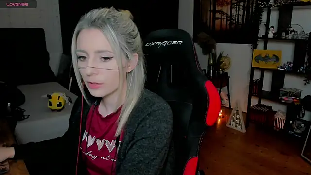 Lisaonthemoon online show from 11.30.25