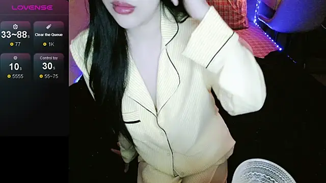 Snapshot of _Viviann_ chatting on 10.16.25  Viviann  online show from 10.16.25