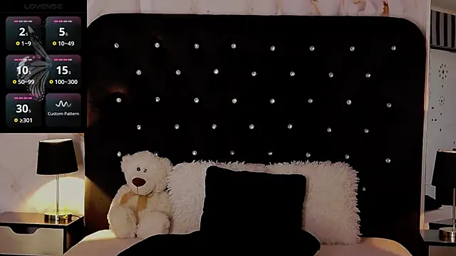 OliviaShaw23 online show from 02.11.25