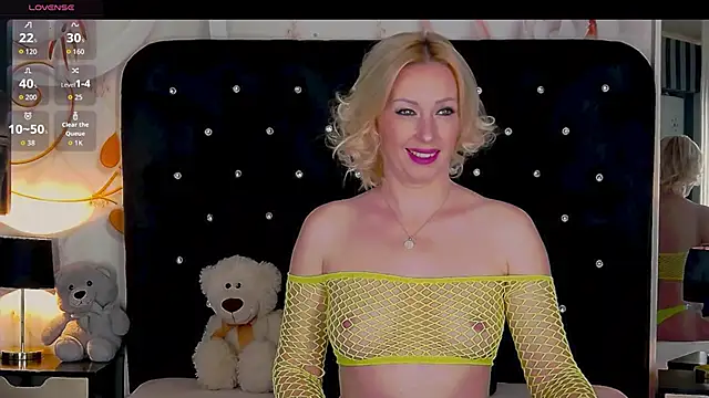 OliviaShaw23 online show from 10.21.25