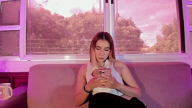 Lezy  online show from 10.01.25