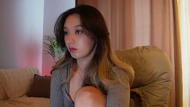 Snapshot of Sarasuo1 chatting on 04.10.26 Sarasuo1 online show from 04.10.26