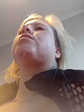 Snapshot of mollymay69 chatting on 12.14.25 mollymay69 online show from 12.14.25