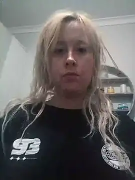 Snapshot of mollymay69 chatting on 02.25.26 mollymay69 online show from 02.25.26