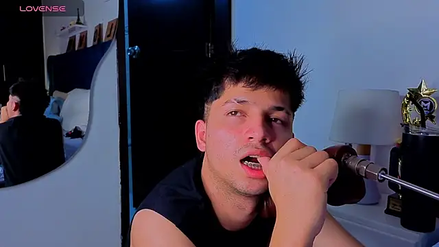 Issac james  online show from 04.11.26