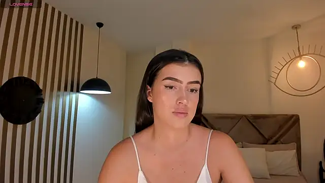 Snapshot of PaulinaSantos_ chatting on 04.28.26 PaulinaSantos online show from 04.28.26