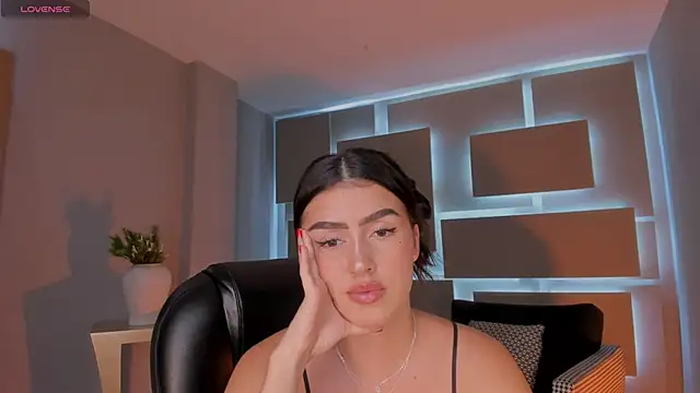 Snapshot of PaulinaSantos_ chatting on 05.13.26 PaulinaSantos online show from 05.13.26