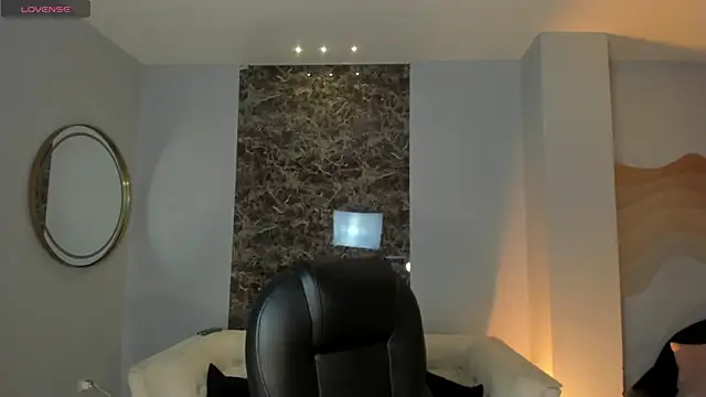 Snapshot of PaulinaSantos_ chatting on 05.27.26 PaulinaSantos online show from 05.27.26
