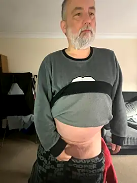 Snapshot of LondonTeffy chatting on 11.21.25 LondonTeffy online show from 11.21.25