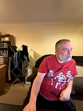 Snapshot of LondonTeffy chatting on 11.28.25 LondonTeffy online show from 11.28.25