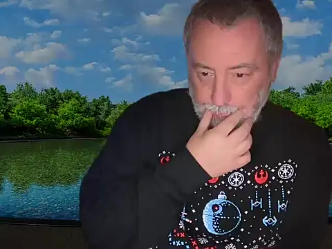 Snapshot of LondonTeffy chatting on 12.22.25 LondonTeffy online show from 12.22.25