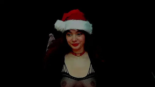 Snapshot of SophieCharm chatting on 12.28.24 SophieCharm online show from 12.28.24