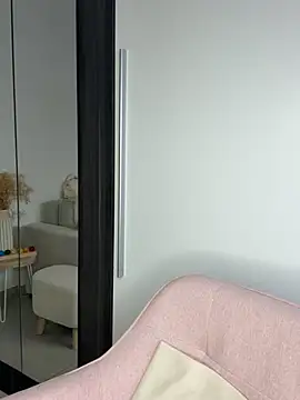 victoirenextdoor online show from 02.28.25