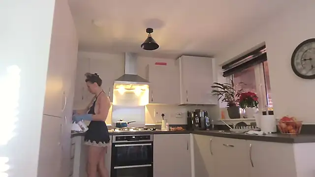 SweetMonicaUK online show from 11.21.25